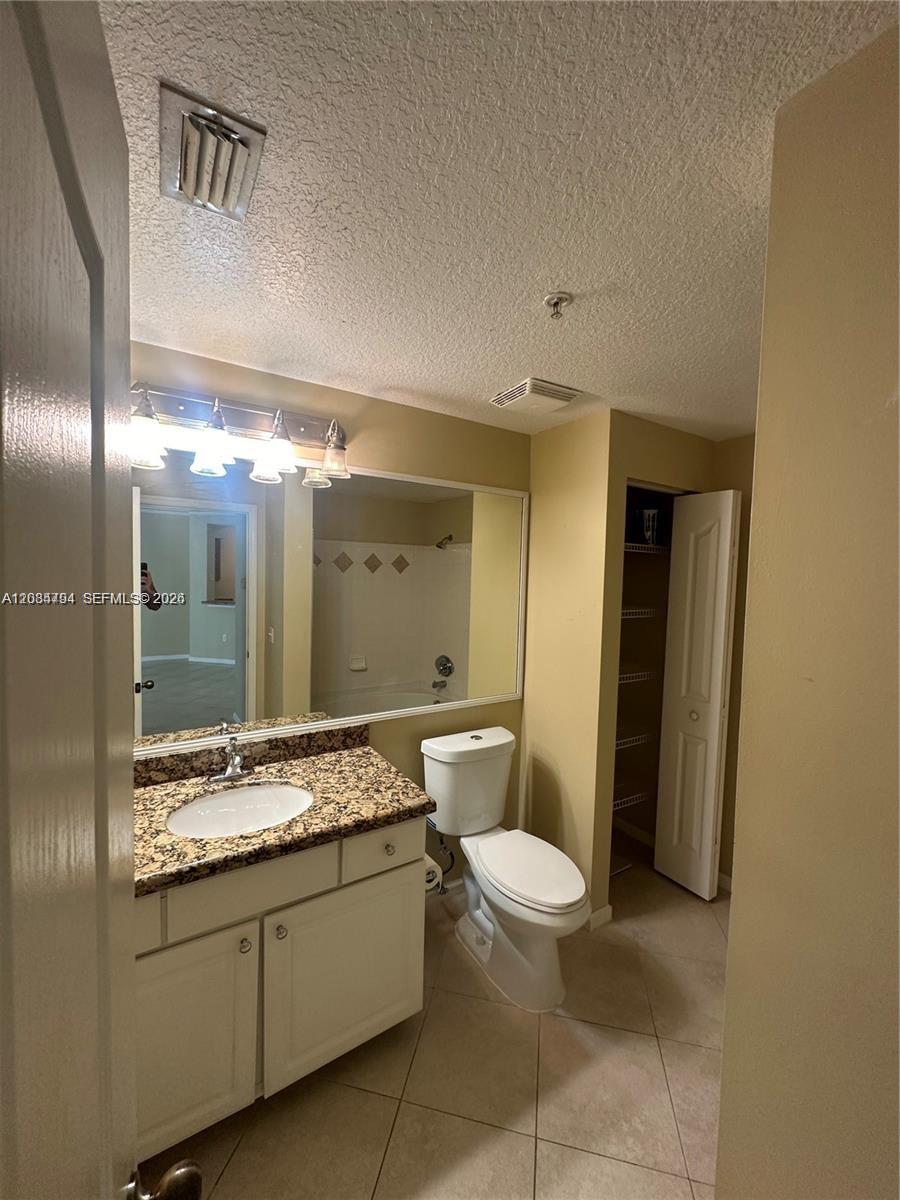 2212 E Myrtlewood Cir E # 2212 — Photo 2