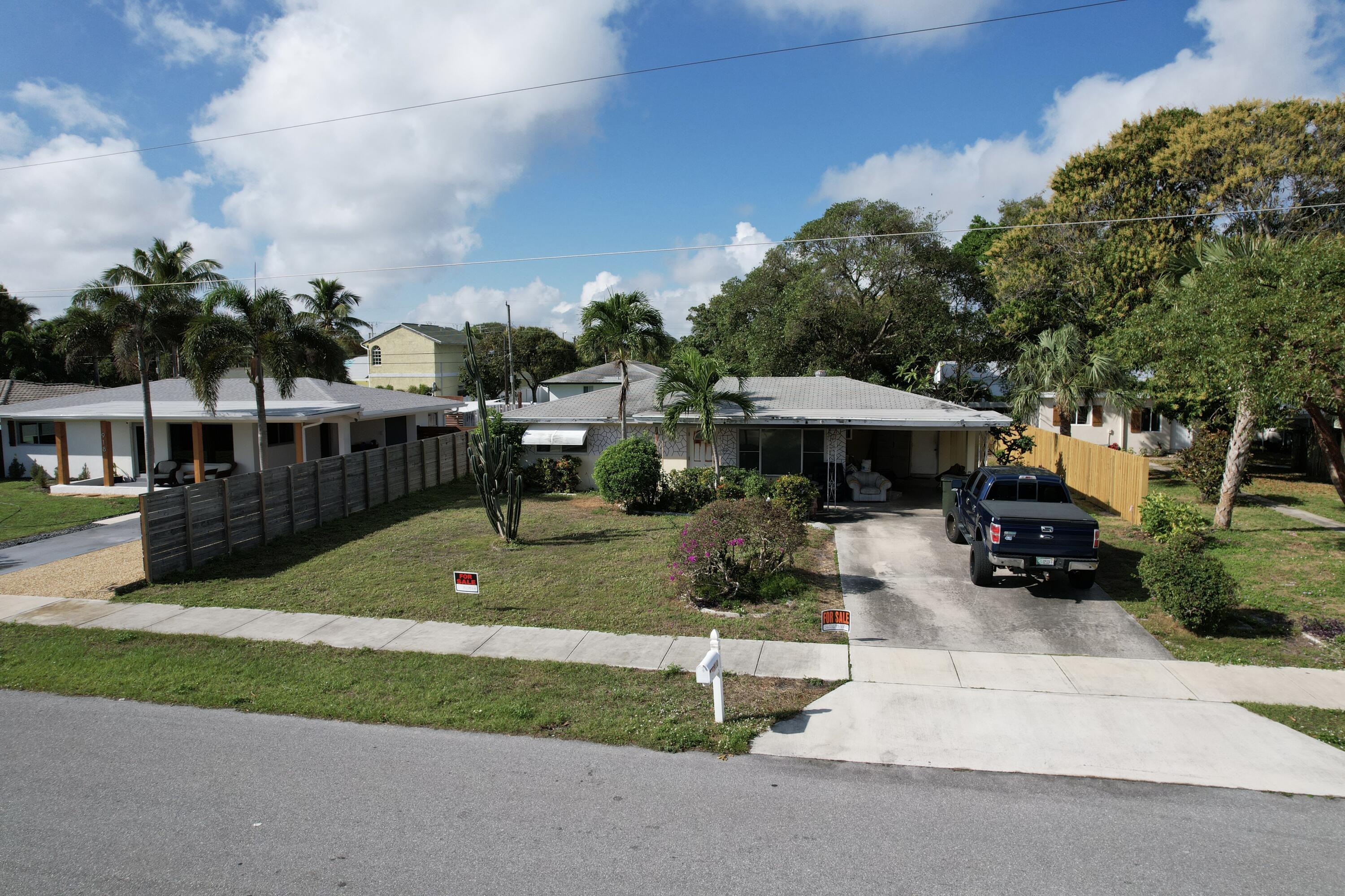 910 SE 3rd Avenue, Delray Beach FL 33483
