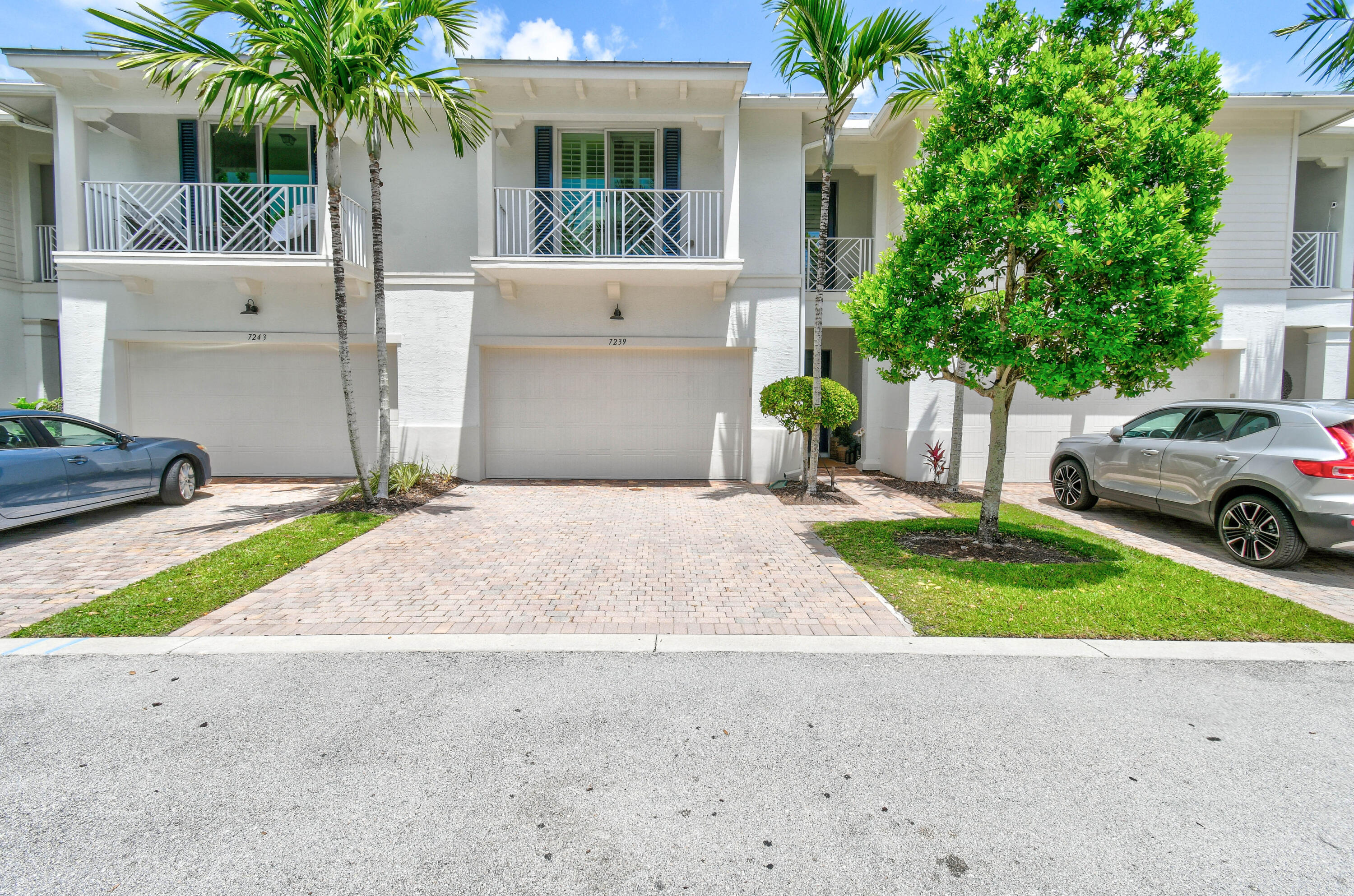 7239 Oxford Court — Photo 2