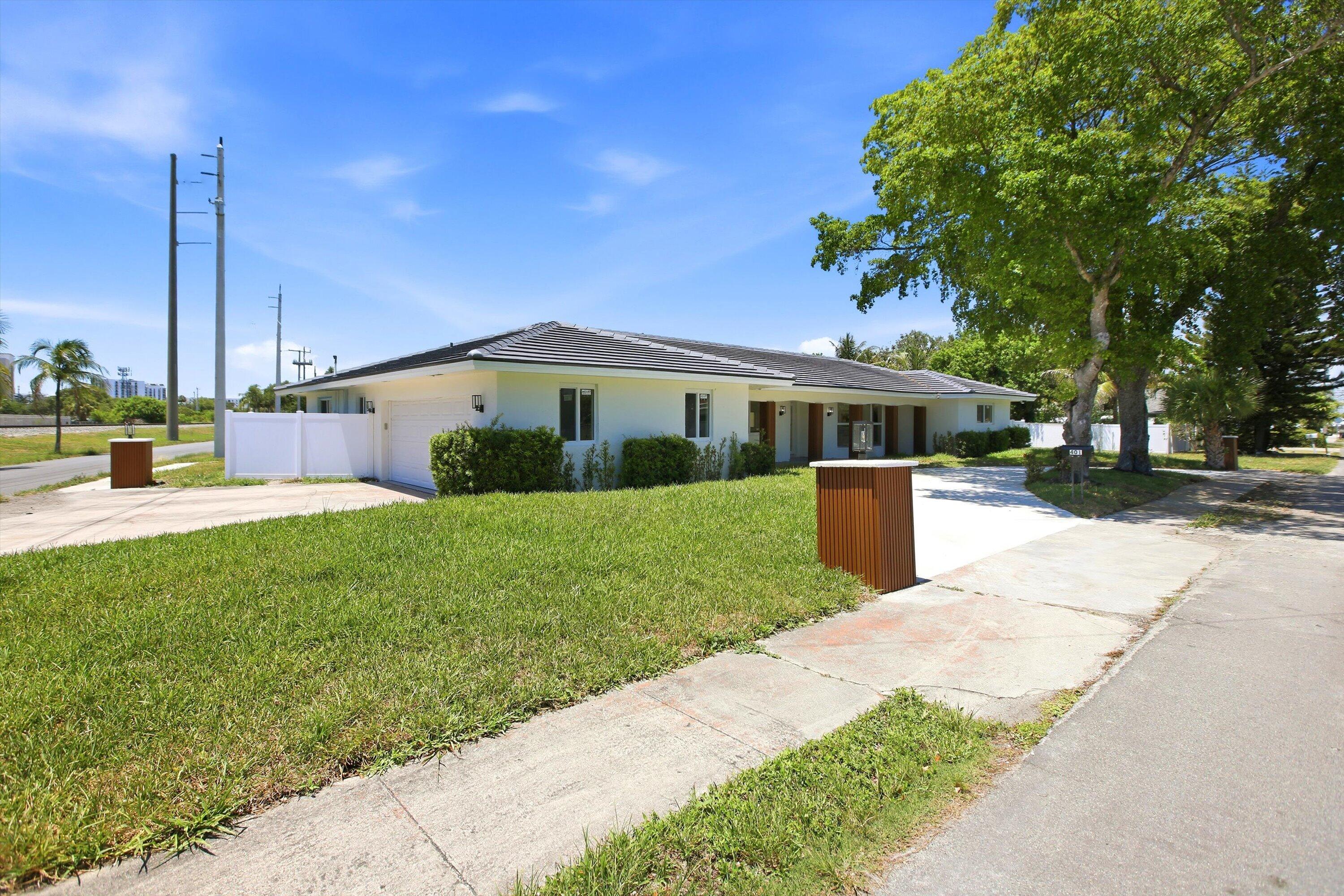 401 NW 3rd Place, Dania Beach FL 33004
