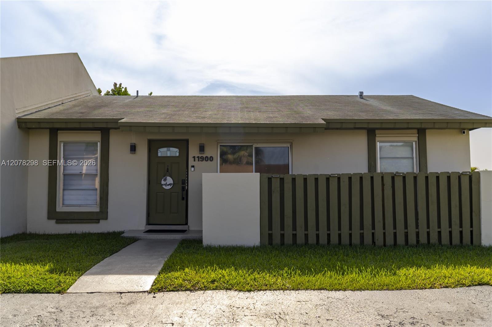 11900 SW 110th St Cir E — Photo 2
