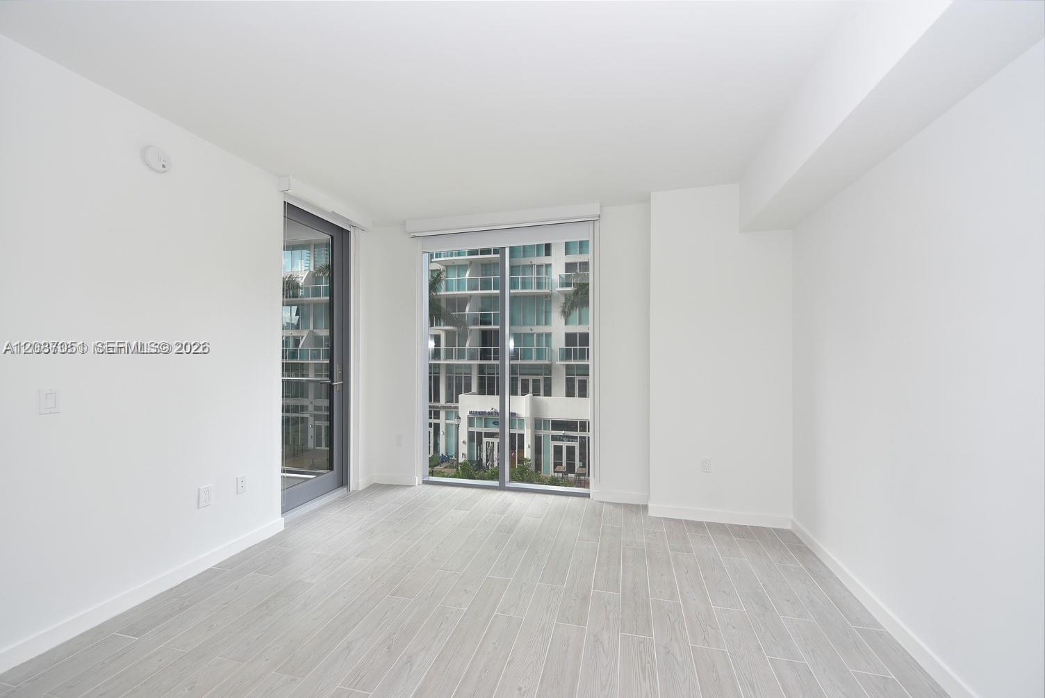 31 SE 6th St # 406 — Photo 4