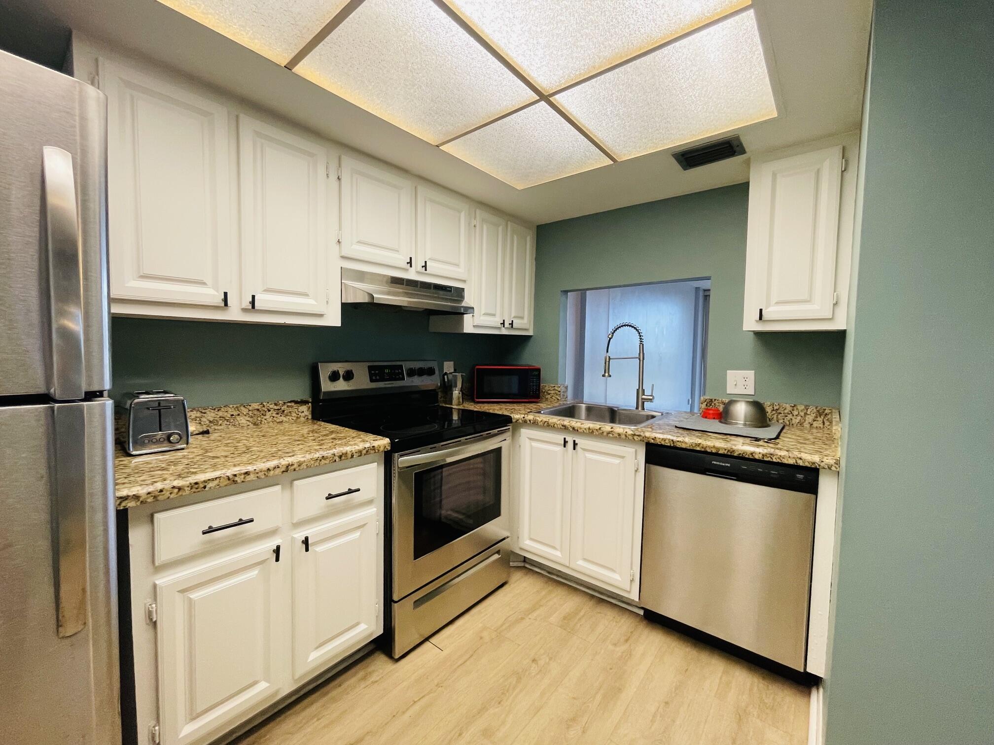 109 ROYAL PARK Drive # 4D — Photo 4