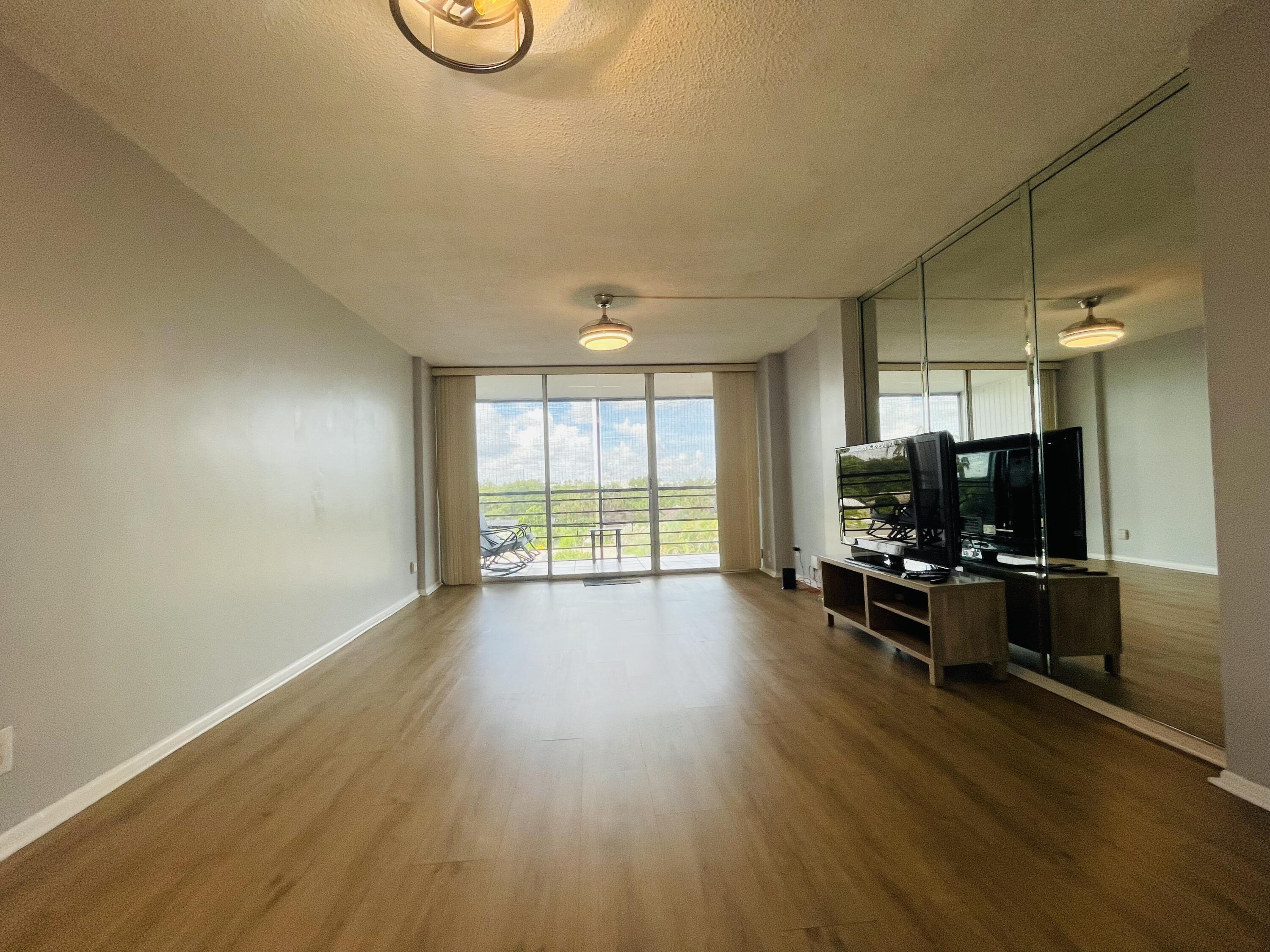 109 ROYAL PARK Drive # 4D — Photo 3