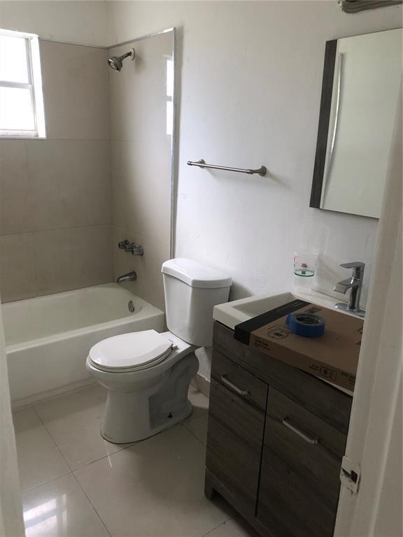 839 NW 14TH Way # 1 — Photo 3