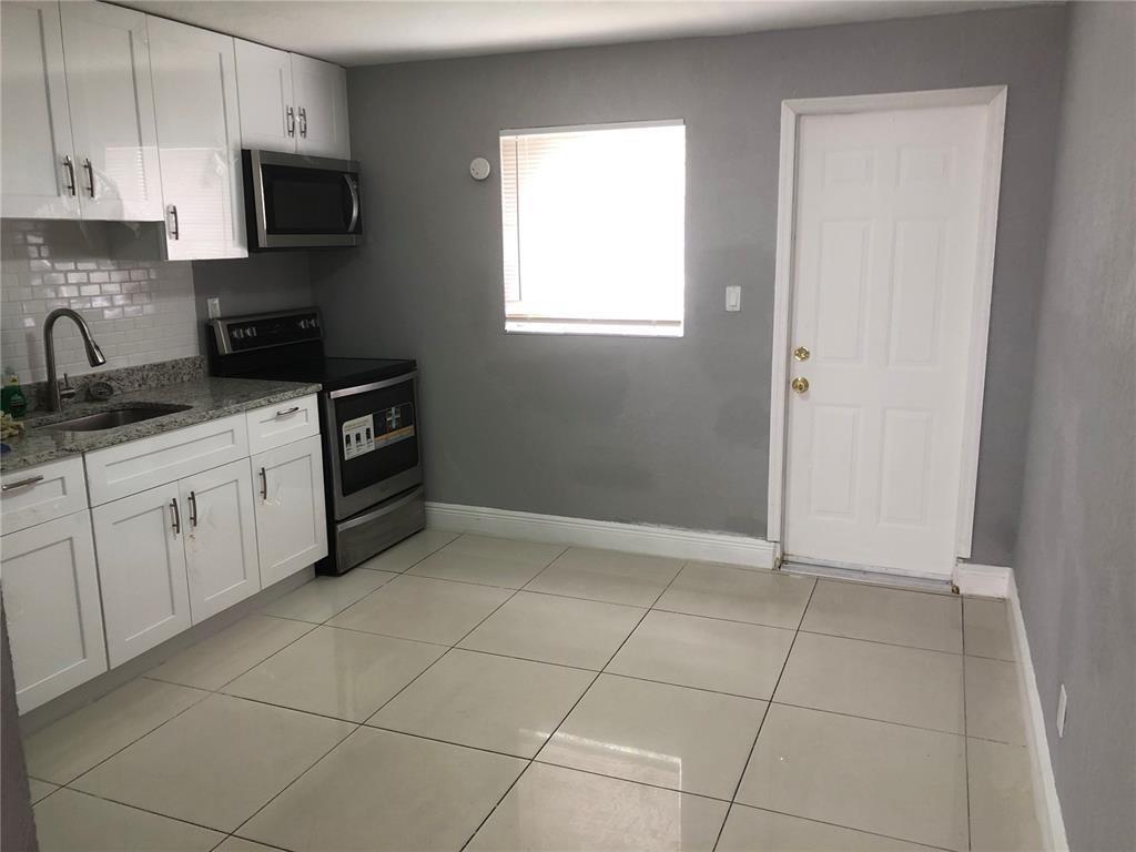 839 NW 14TH Way # 1 — Photo 2