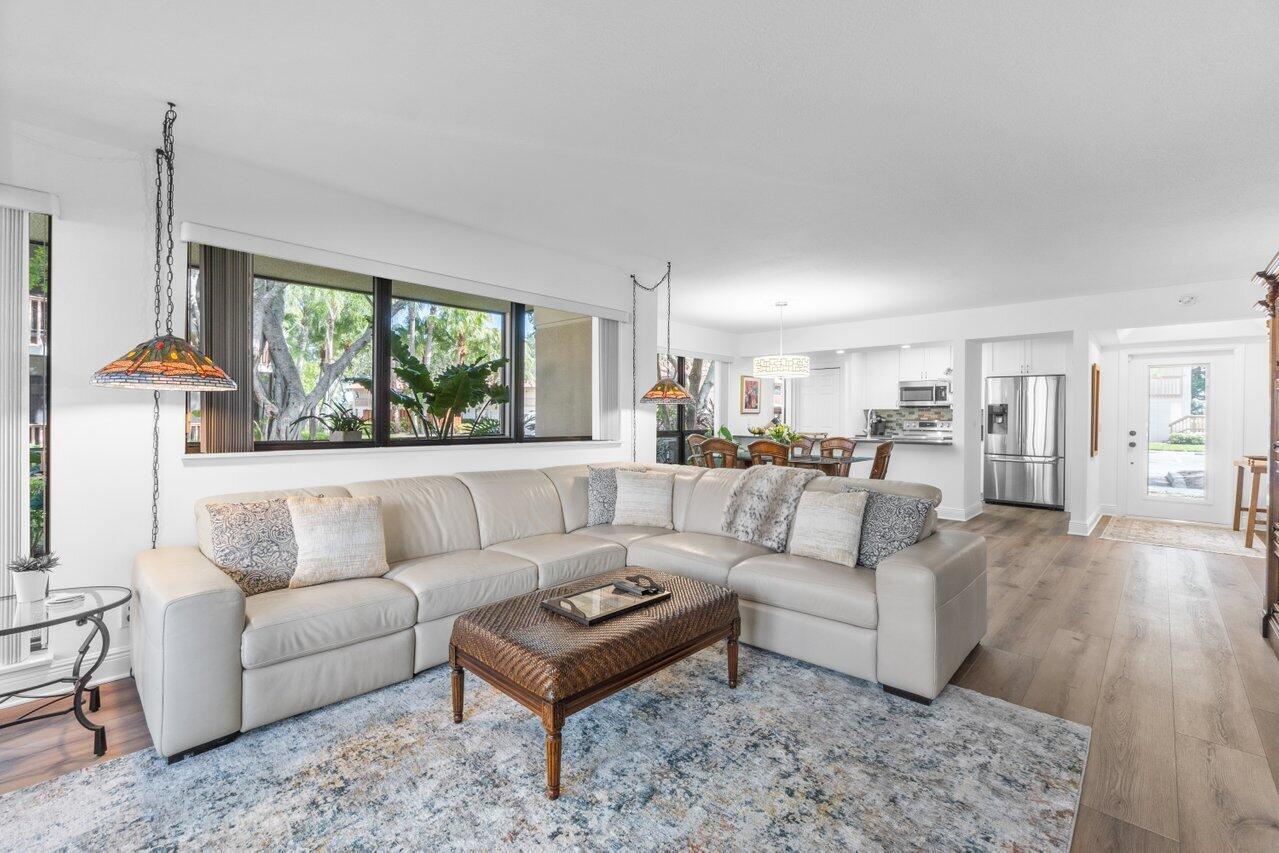 401 BRACKENWOOD Lane S — Photo 4