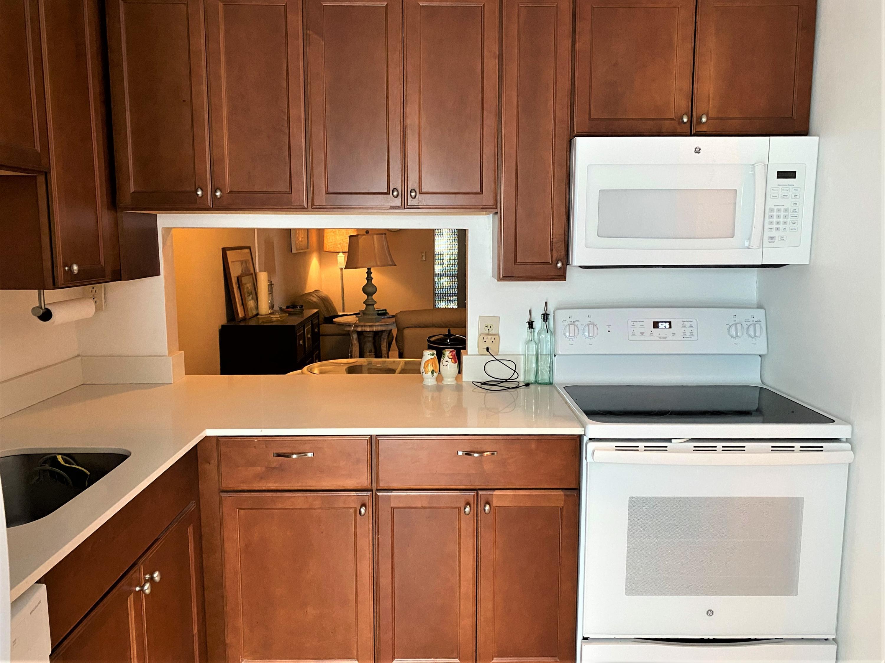 2615 GARDEN Drive N # 310 — Photo 2