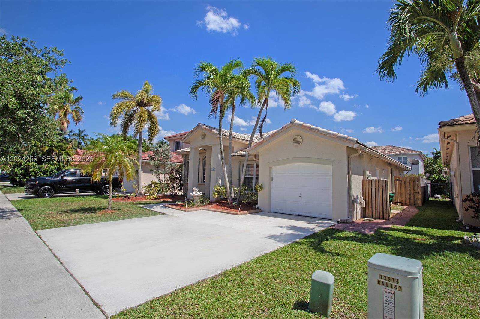 13964 N Cypress Cove Cir, Davie FL 33325