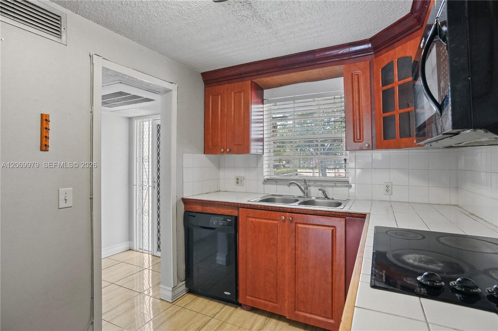 661 N University Dr # 103 — Photo 4