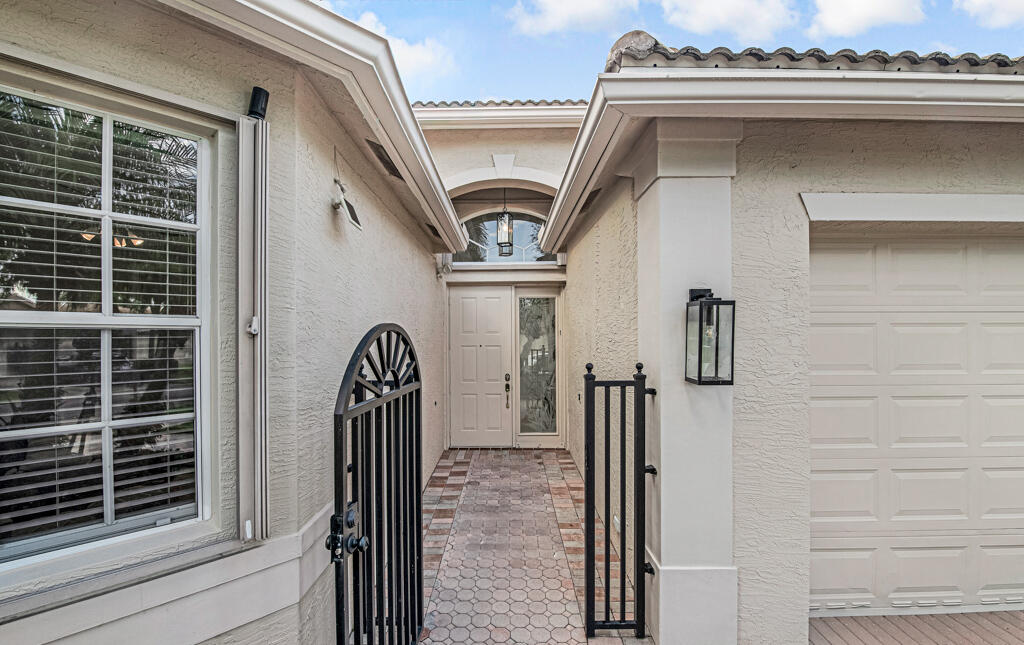 8225 La Jolla Vista Lane — Photo 2