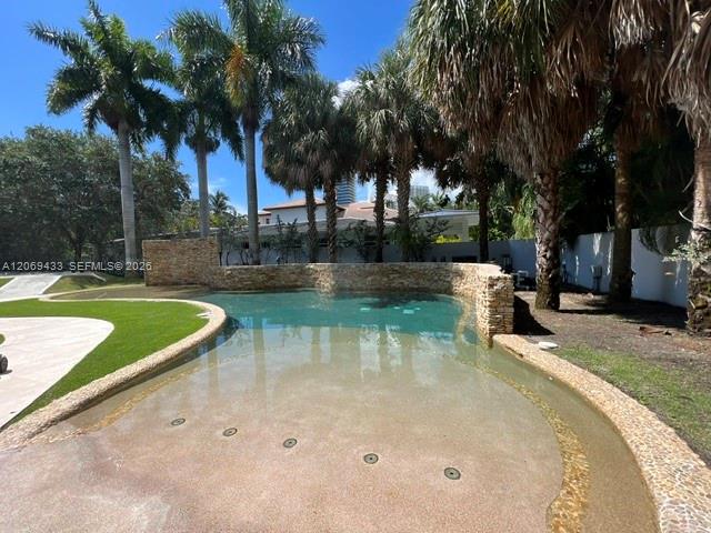 180 Ocean Blvd — Photo 4