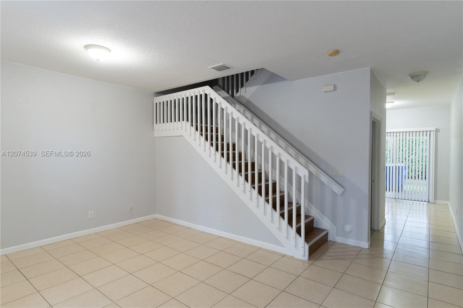 806 N Santa Catalina Cir — Photo 2