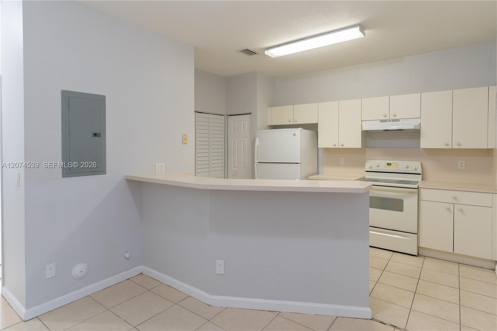 806 N Santa Catalina Cir — Photo 4