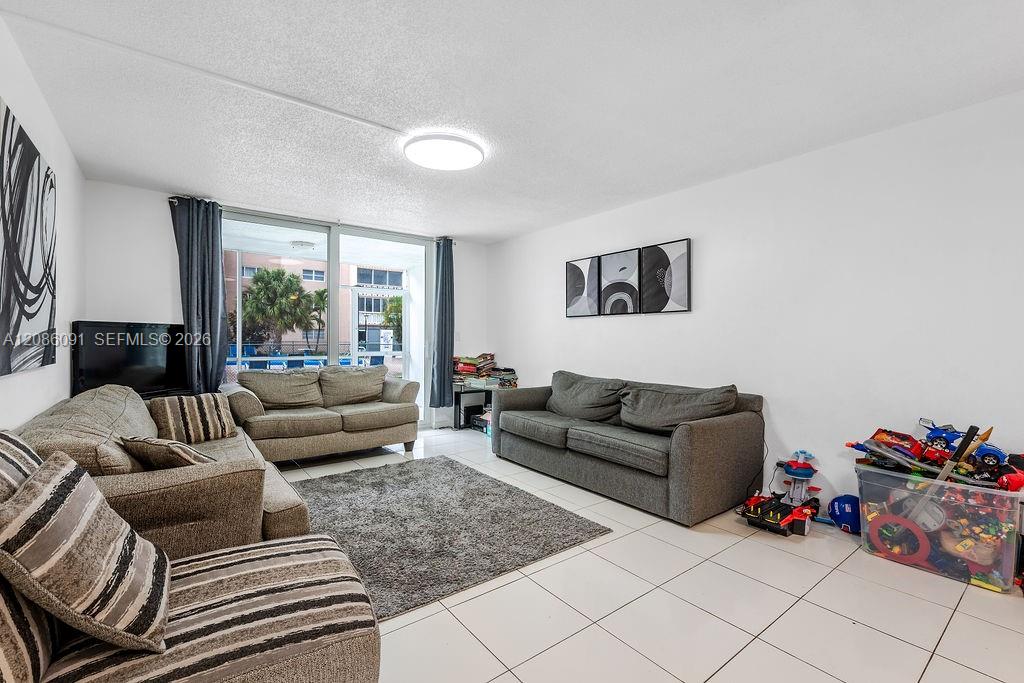 319 NE 14th Ave # 106 — Photo 5