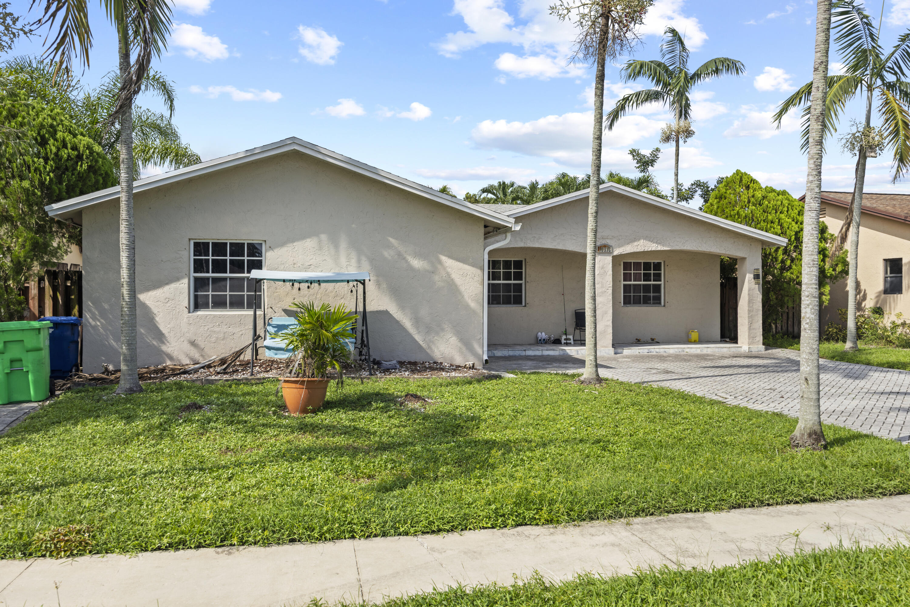 10975 NW 27th Place — Photo 2