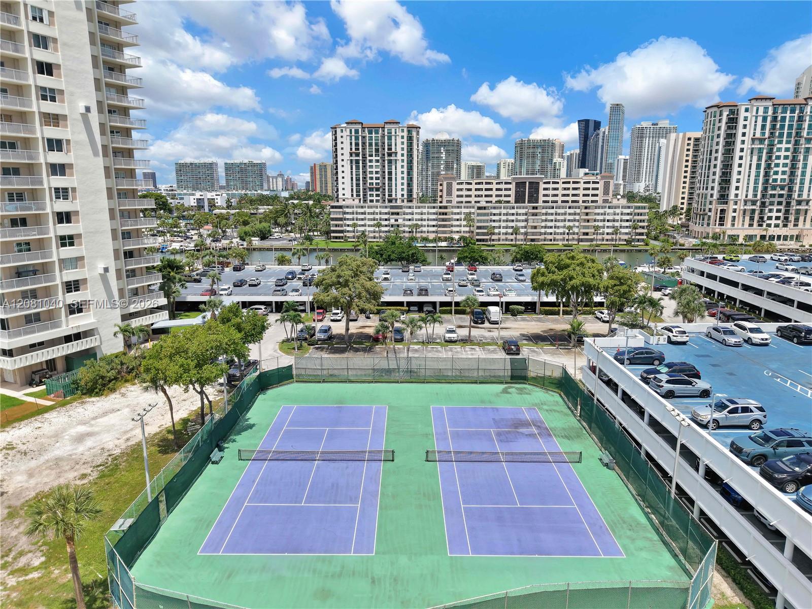 300 Bayview Dr # 211 — Photo 2