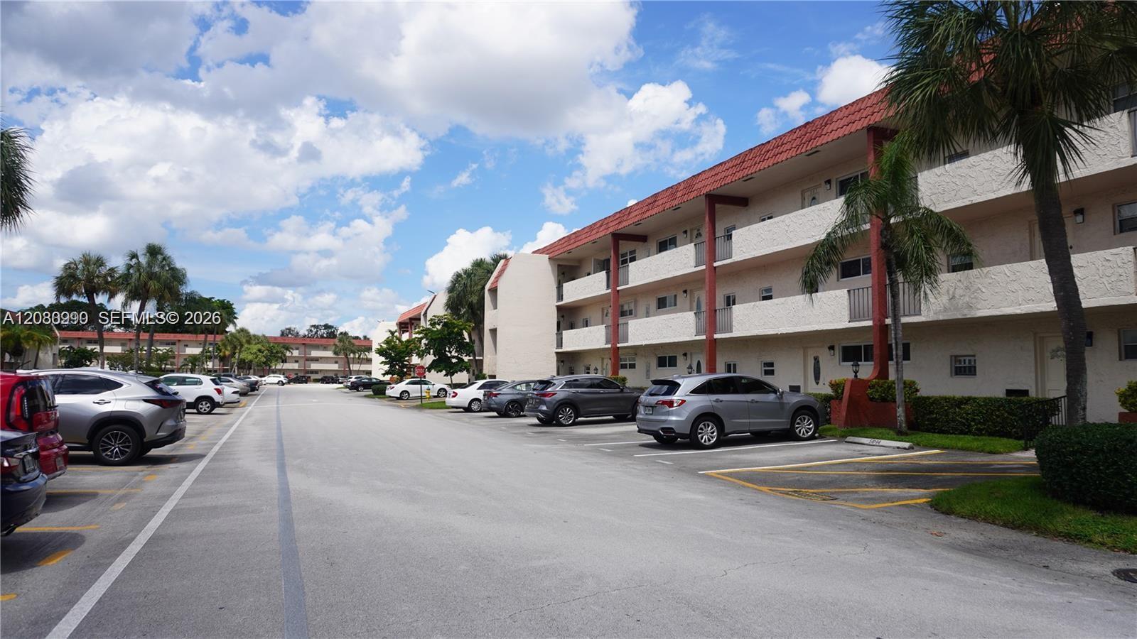 800 S Hollybrook Dr # 305 — Photo 4
