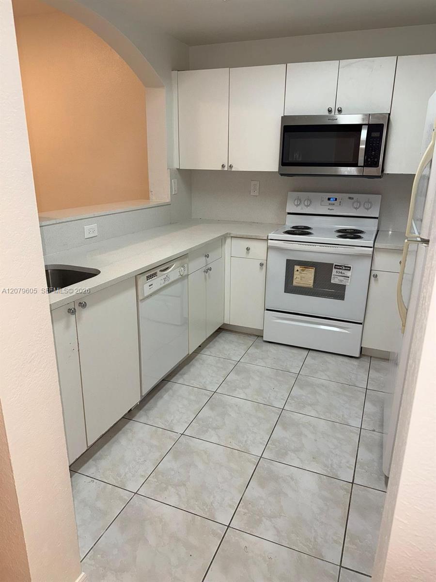 8956 W Flagler St # 208 — Photo 3