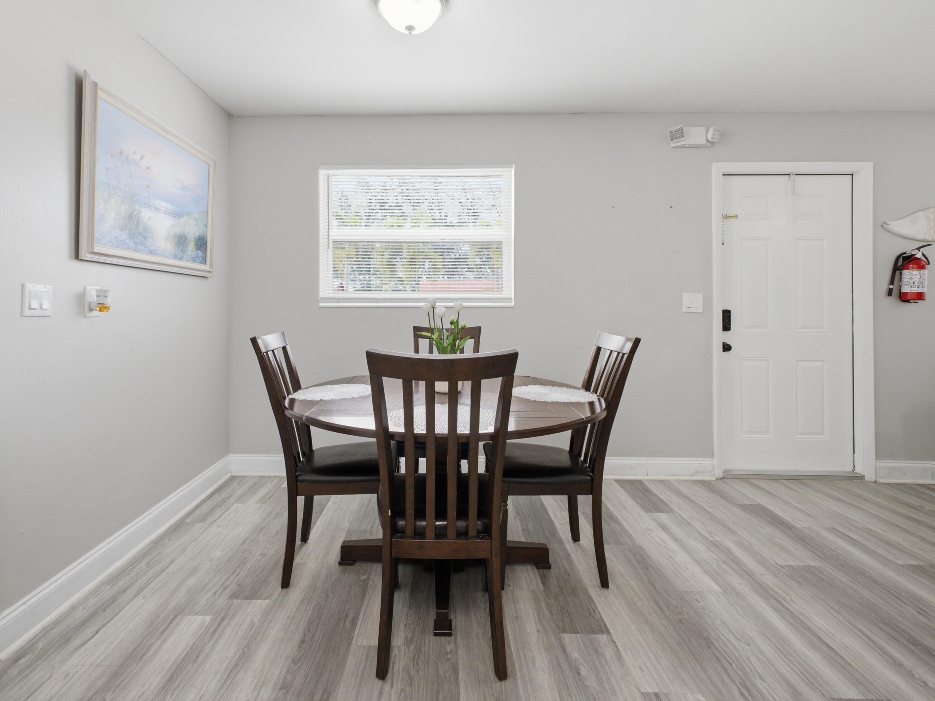 226 E Gateway Boulevard — Photo 5