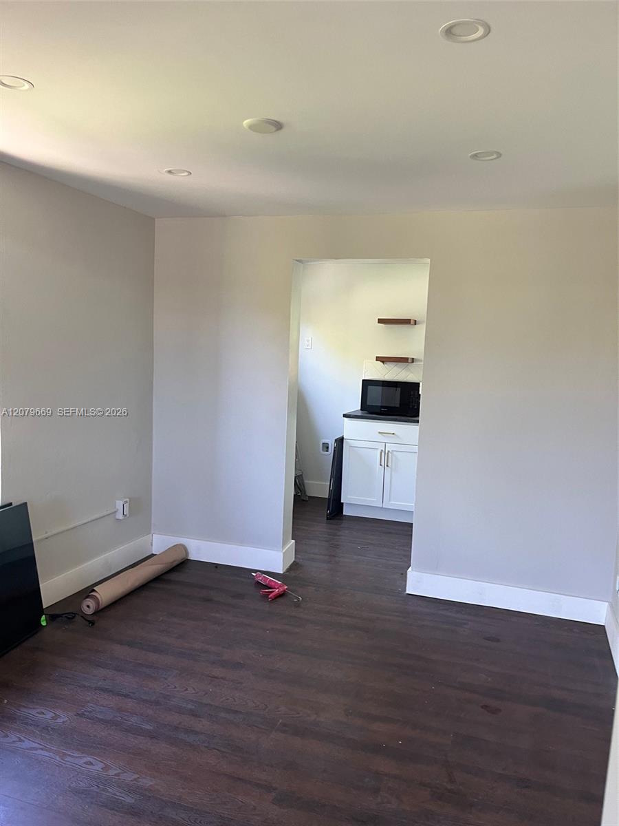 821 N Tamarind Ave # B — Photo 4