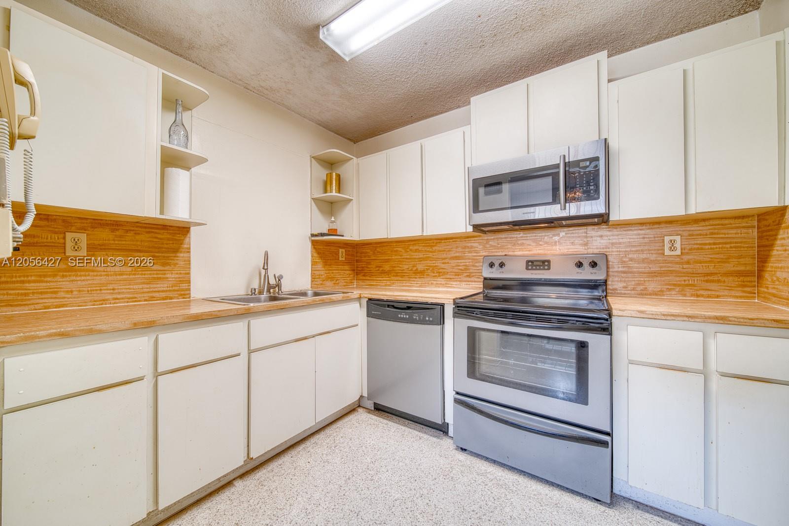 6335 SW 31st St — Photo 3