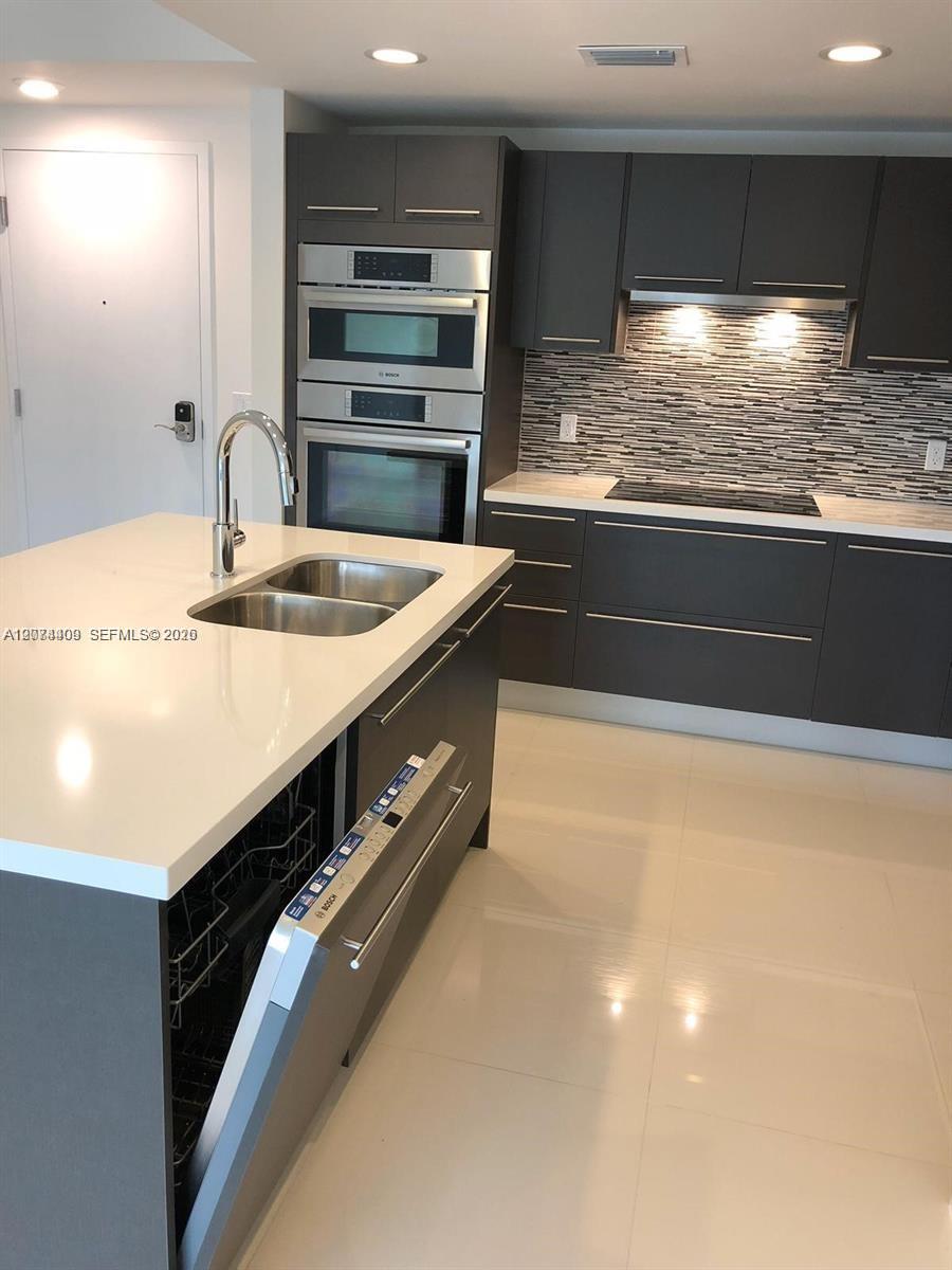 7875 NW 107th Ave # 406 — Photo 2