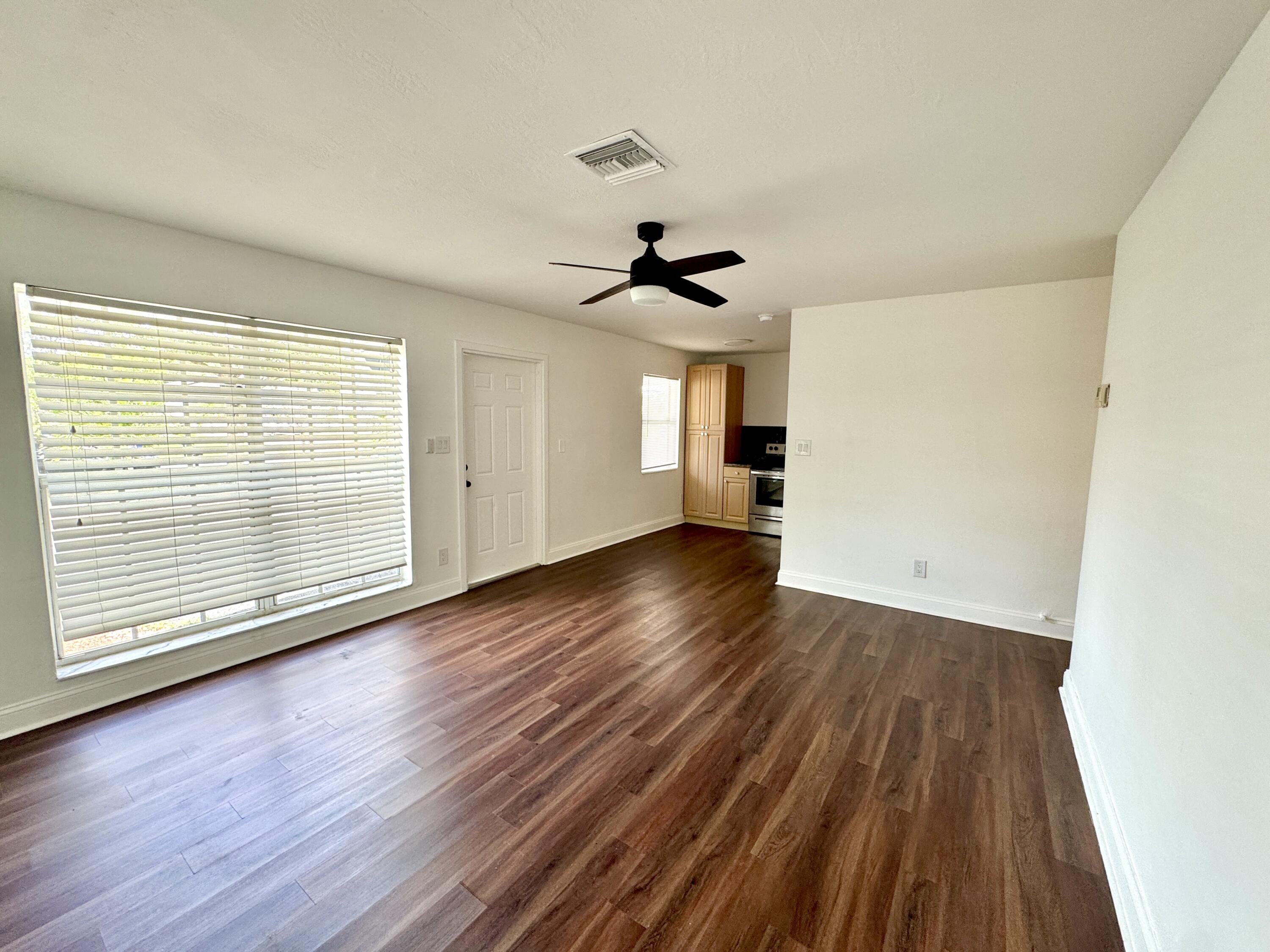 408 NW 21ST Terrace — Photo 4