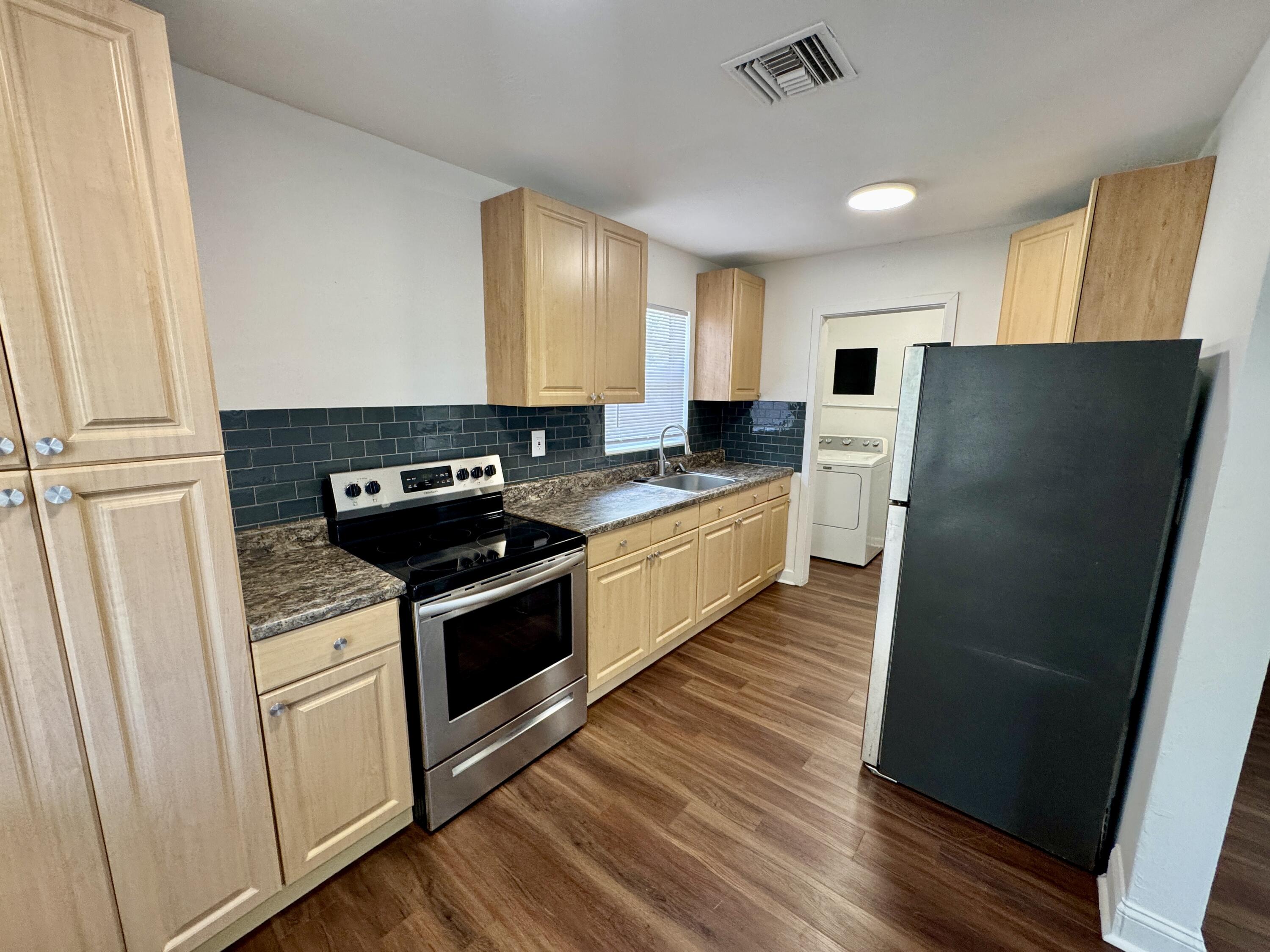 408 NW 21ST Terrace — Photo 5