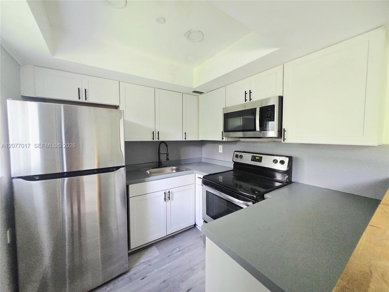 335 SW 20th St # 5 — Photo 3