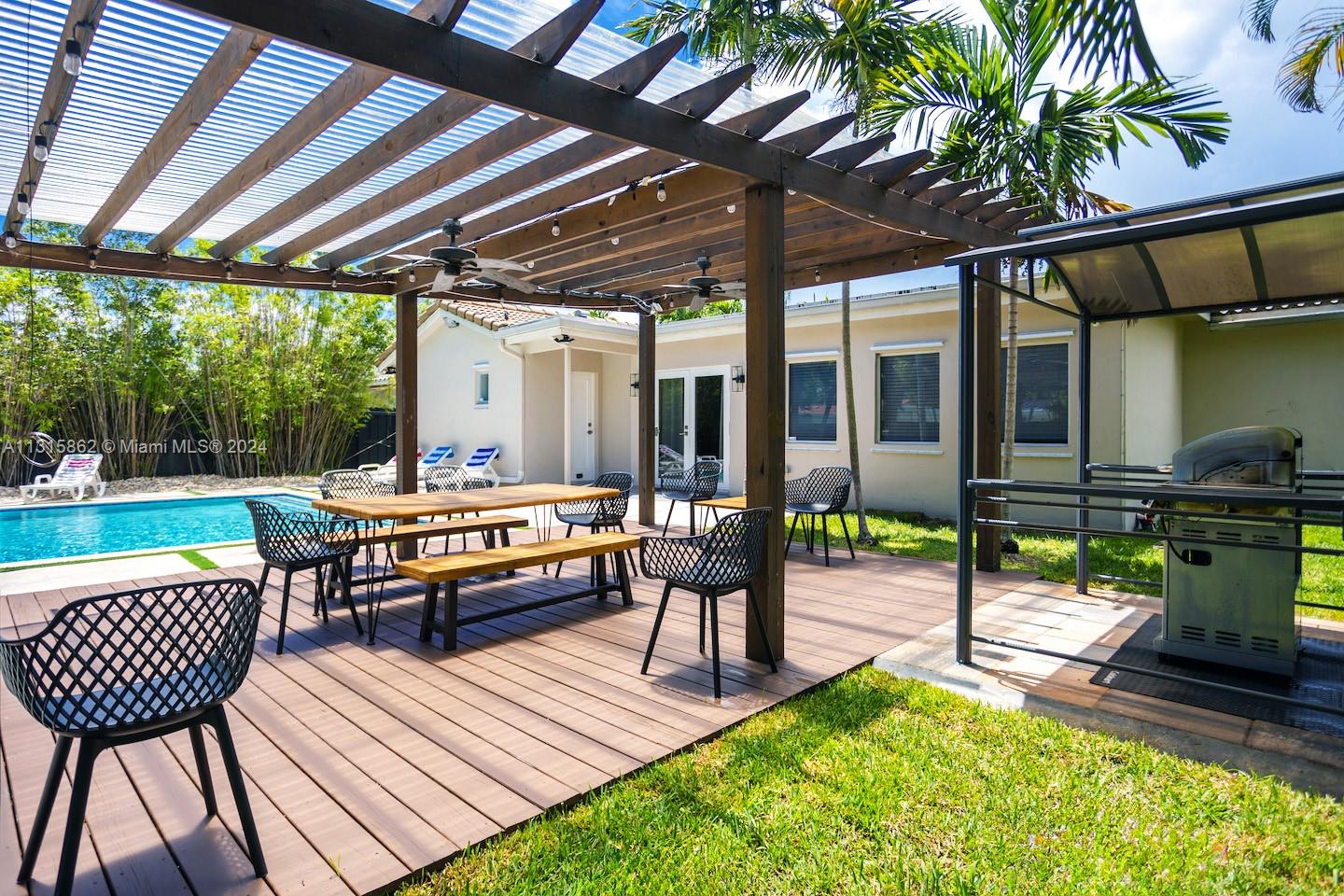 1307 Rodman St — Photo 4
