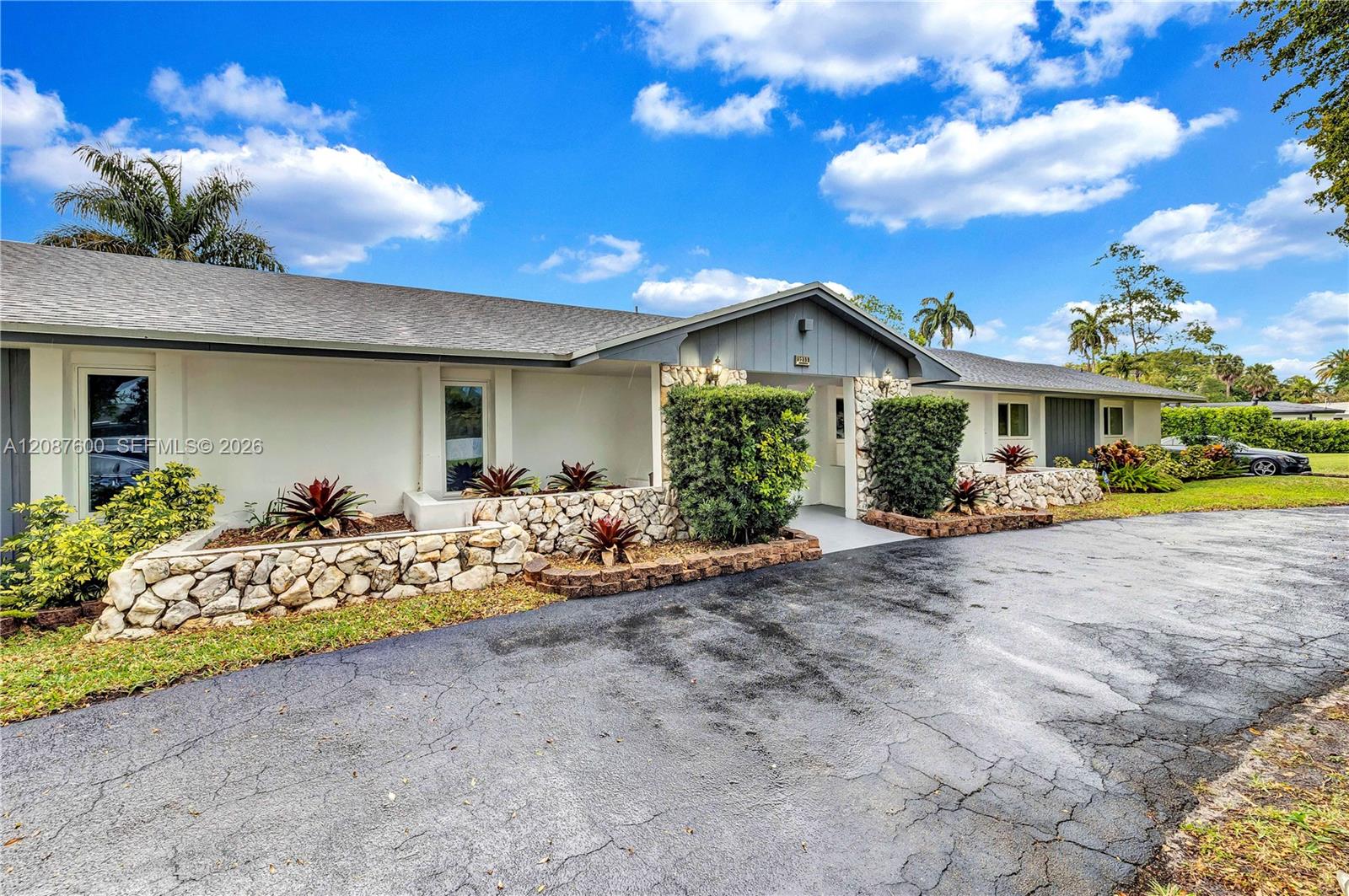 3211 Calle Largo Dr, Hollywood FL 33021