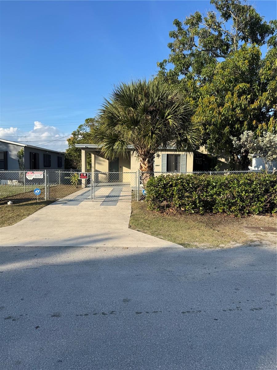 2227 NW 9th Ct — Photo 3