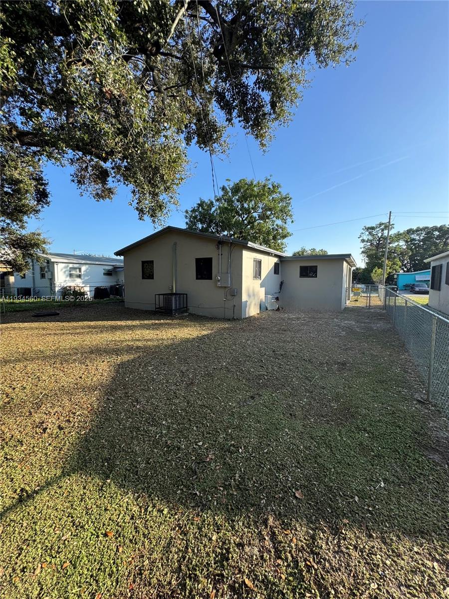2227 NW 9th Ct — Photo 4