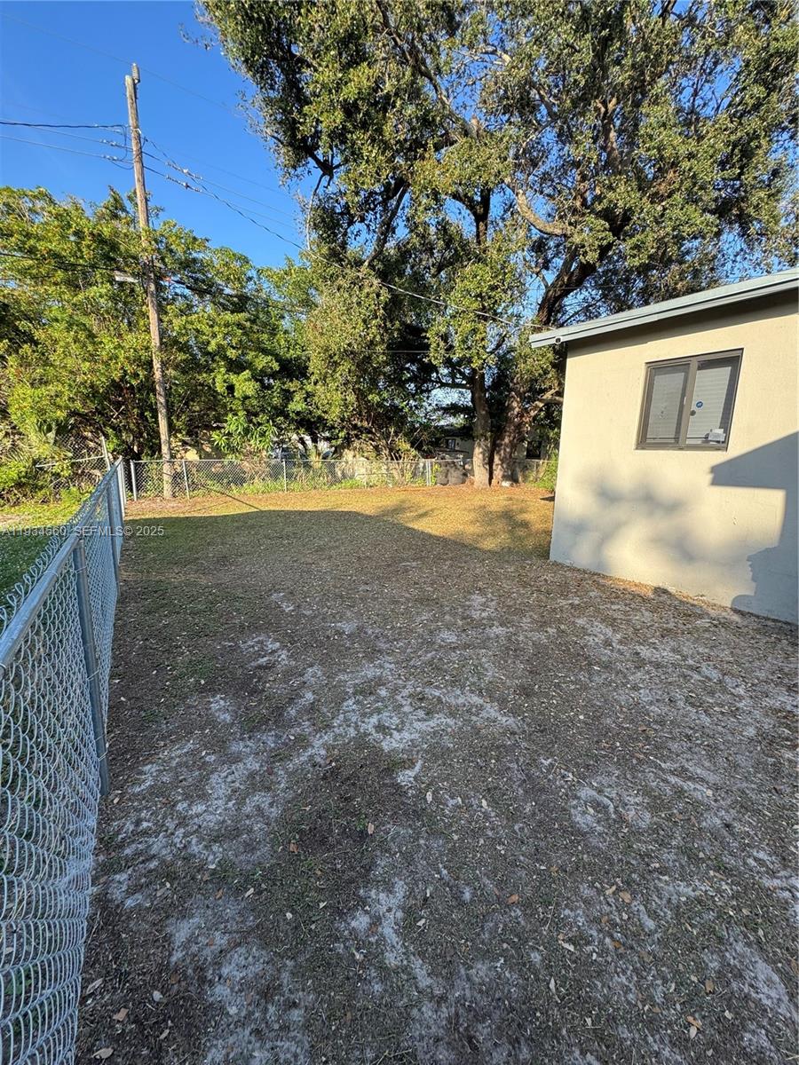 2227 NW 9th Ct — Photo 5