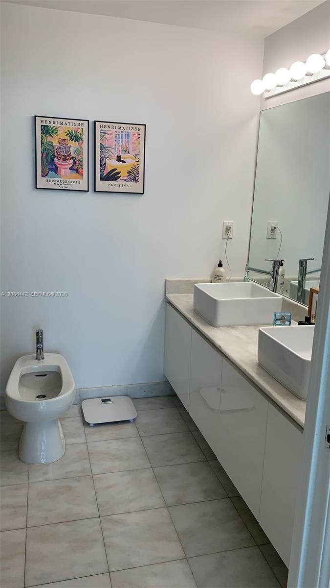 601 NE 36th St # 806 — Photo 5