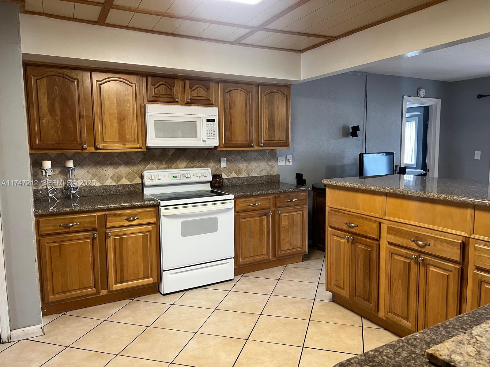 3057 Coral Springs Dr # 102, Coral Springs FL 33065