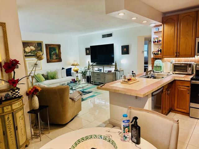1150 NW 30th Court NW # 203 — Photo 3