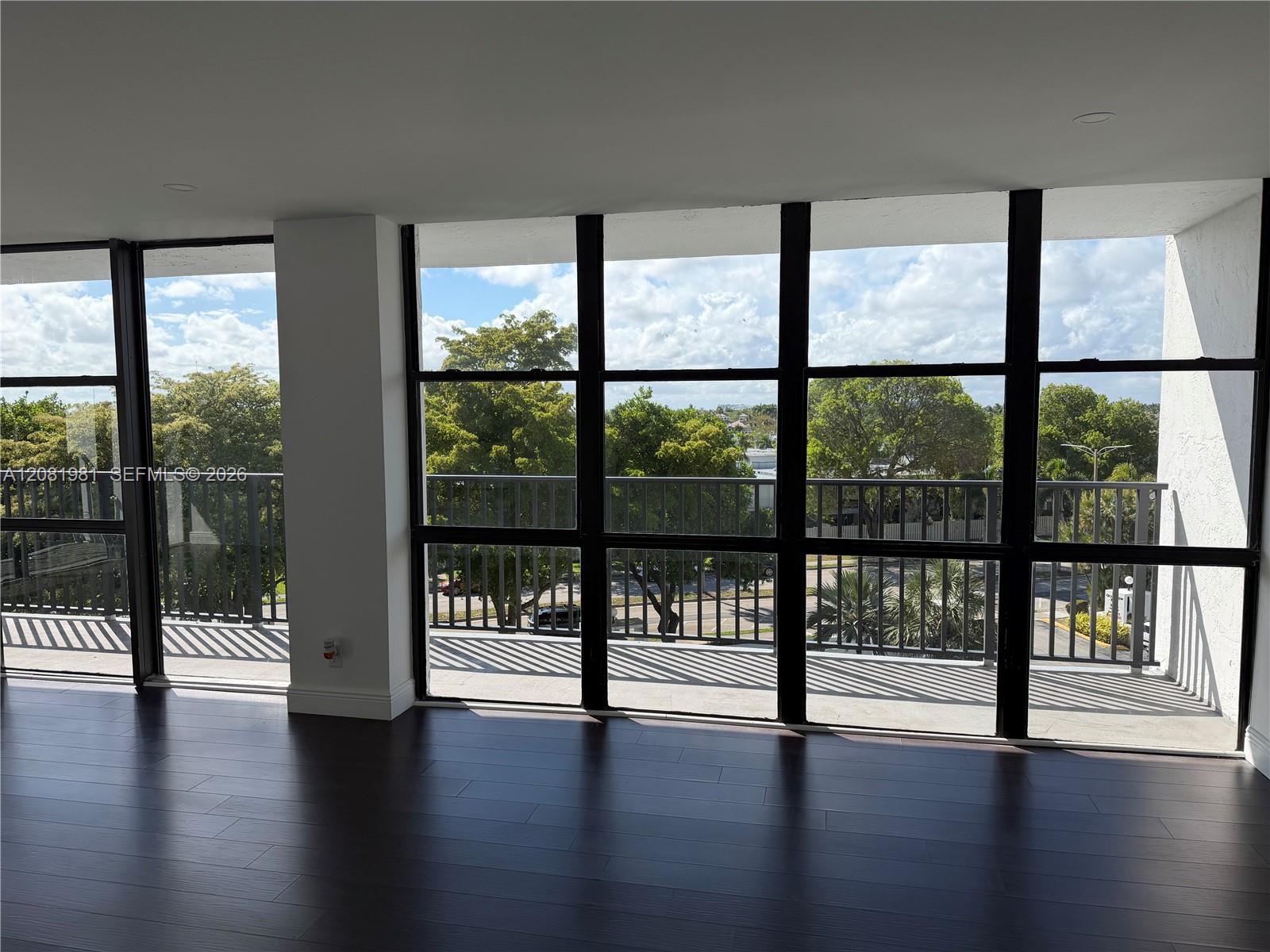 1000 Parkview Dr # 531 — Photo 2