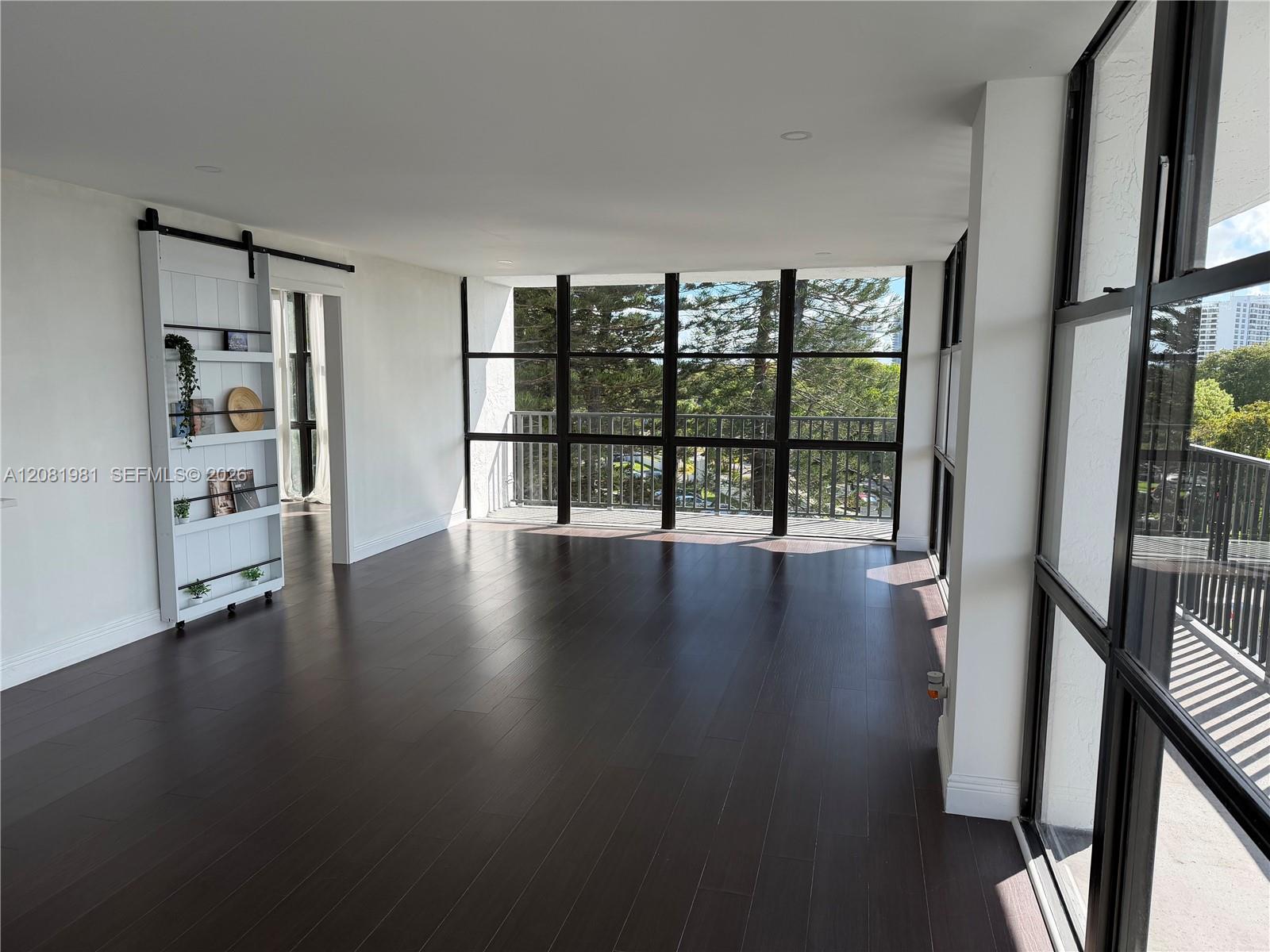 1000 Parkview Dr # 531 — Photo 3