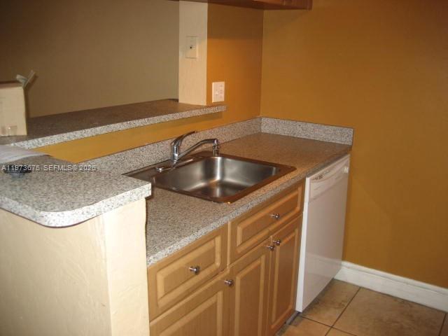 10832 N KENDALL DR # 6 — Photo 2