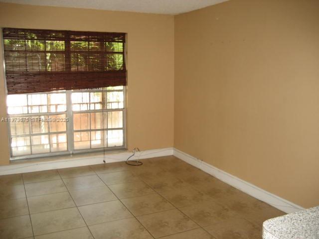 10832 N KENDALL DR # 6 — Photo 5