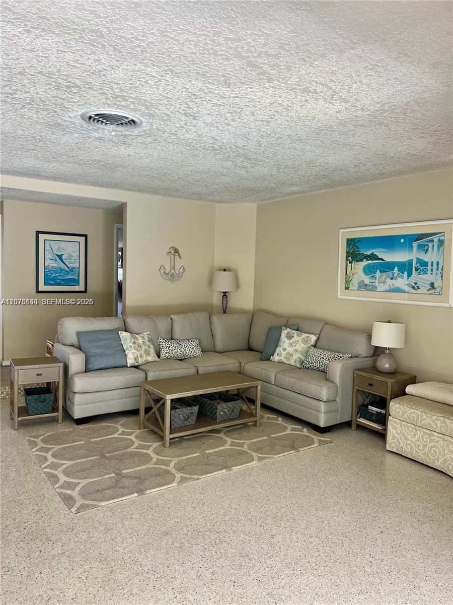 1241 Manor Dr — Photo 3