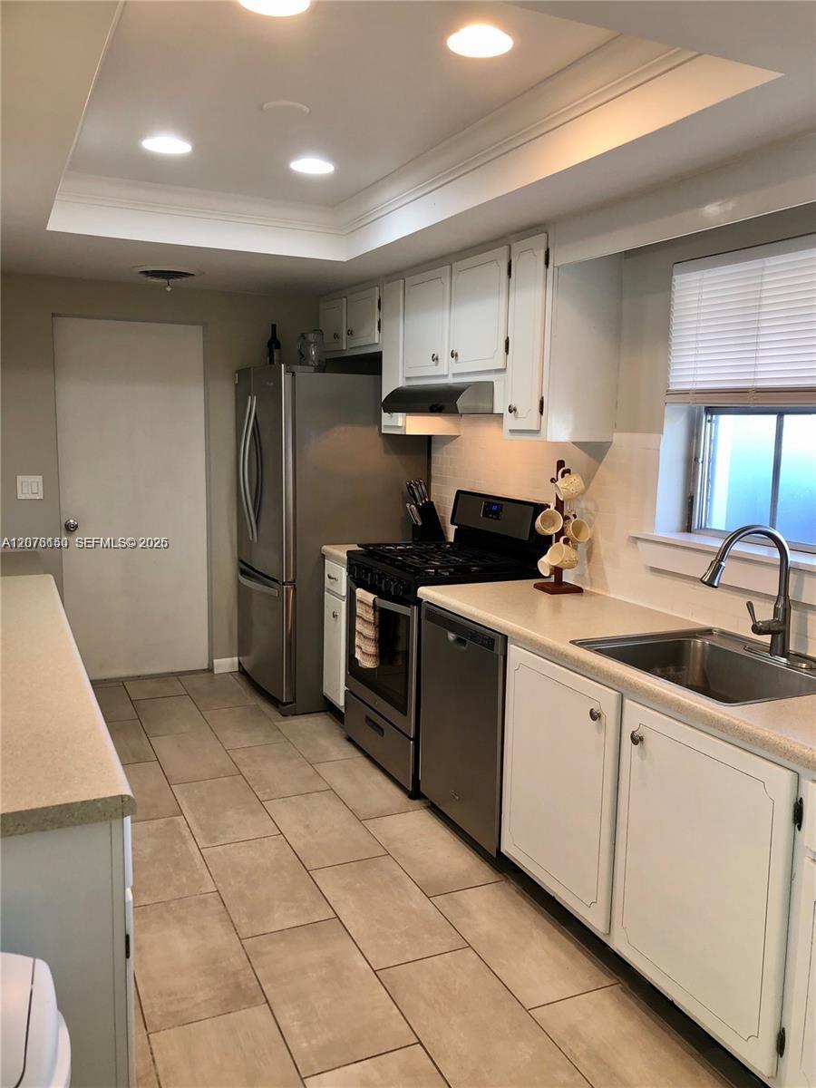 1241 Manor Dr — Photo 5