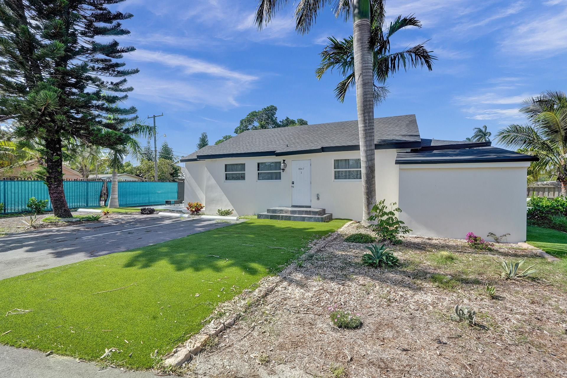 8047 NW 1st Place — Photo 3