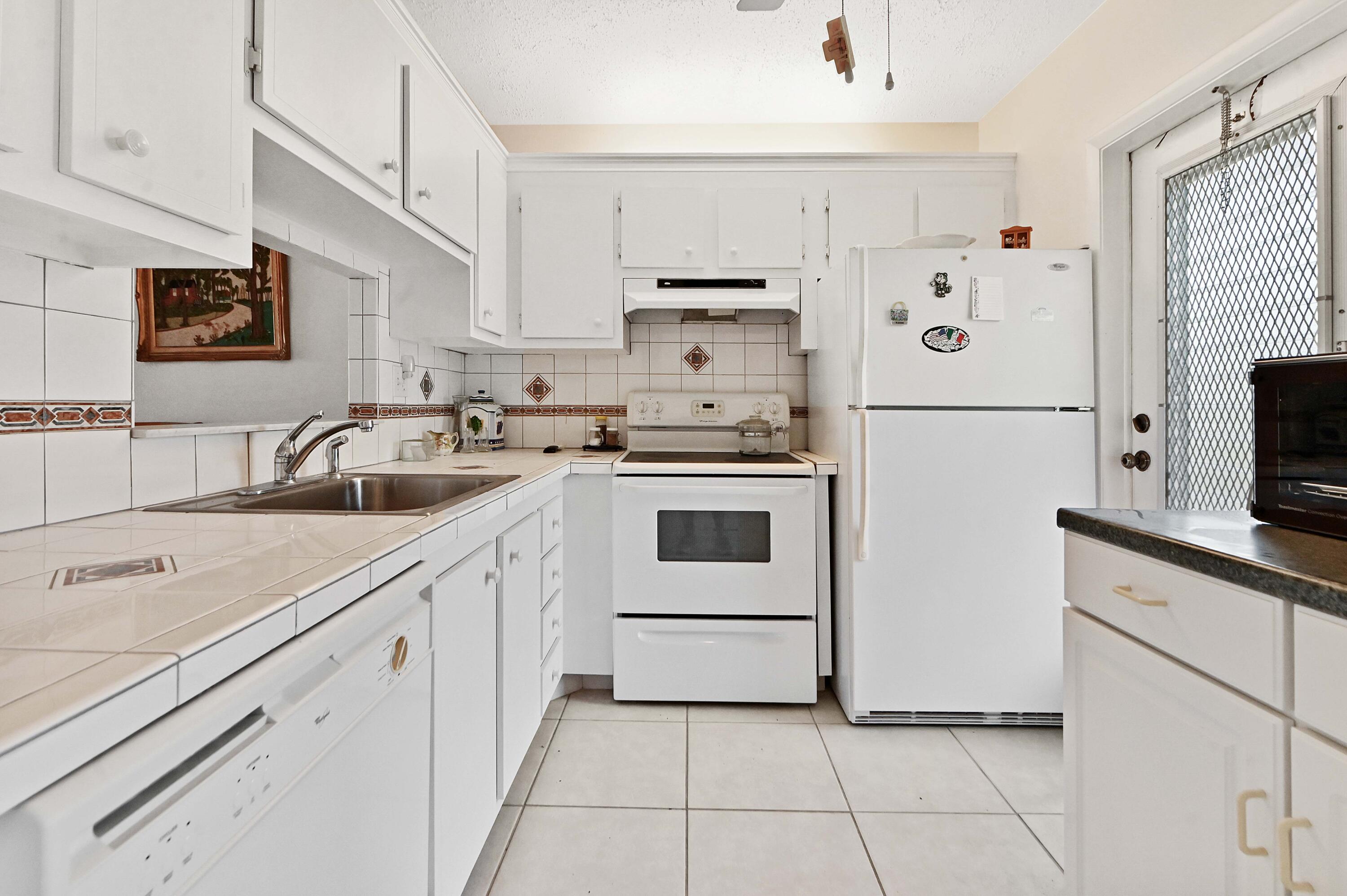 3506 NW 49th Avenue # 603 — Photo 3