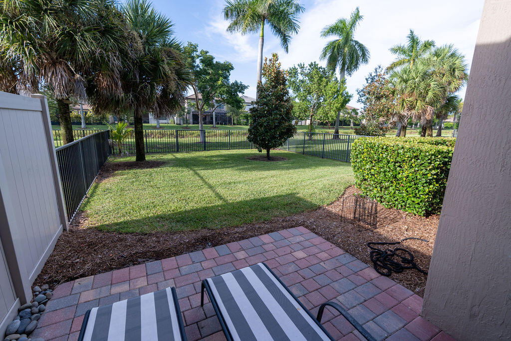 8217 Cadre Noir Road — Photo 2