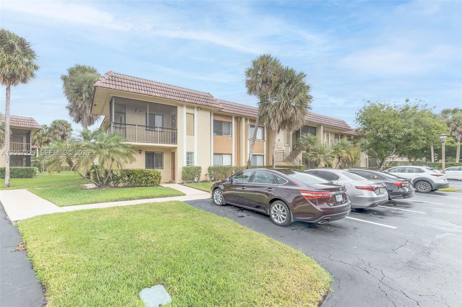 325 Lakeview Dr # 102, Weston FL 33326