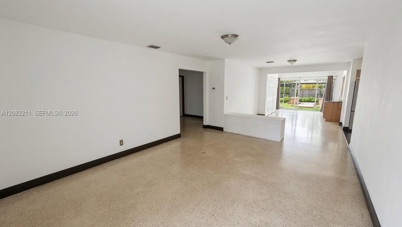 934 N 32nd Ave — Photo 4