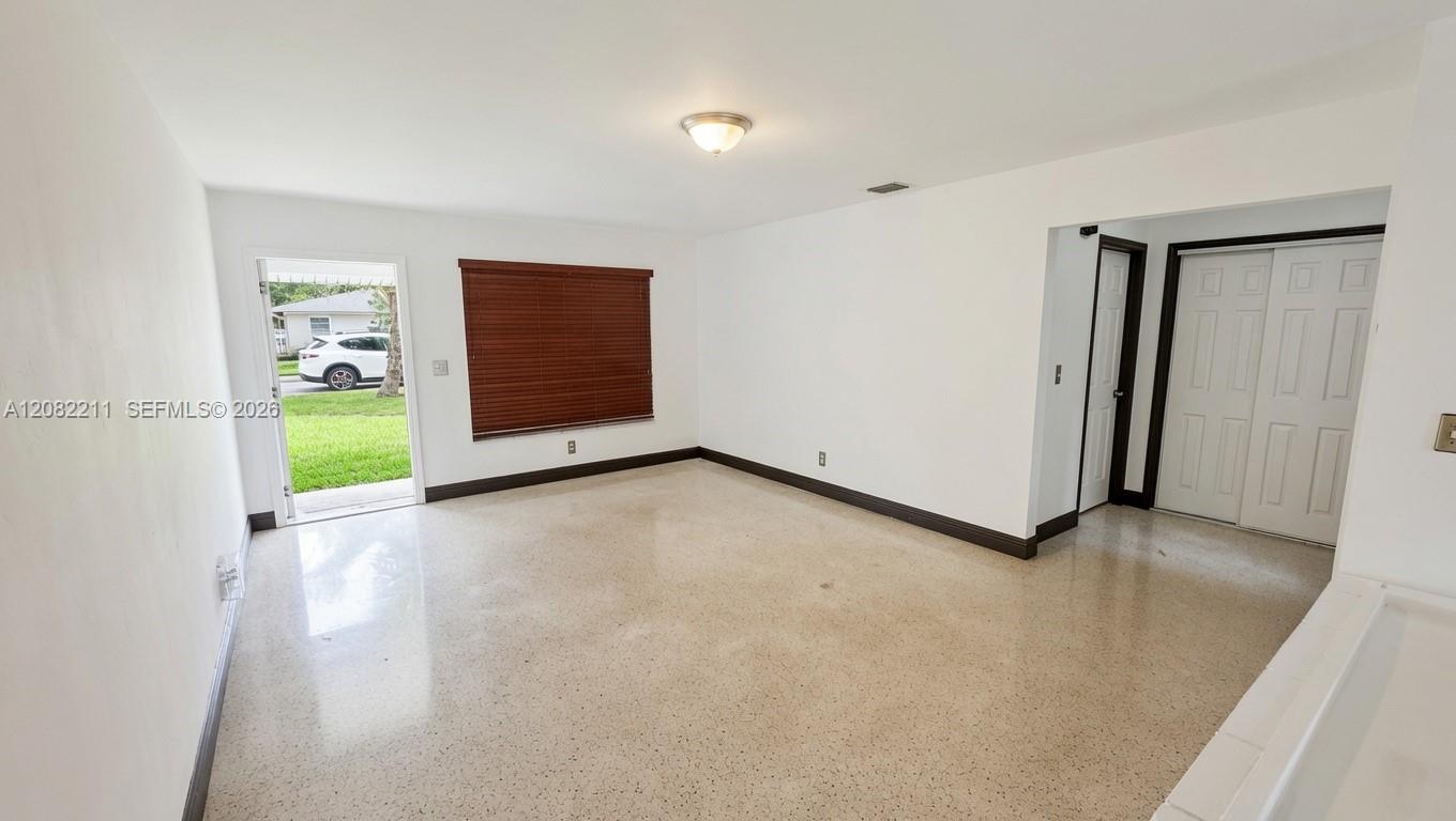 934 N 32nd Ave — Photo 5
